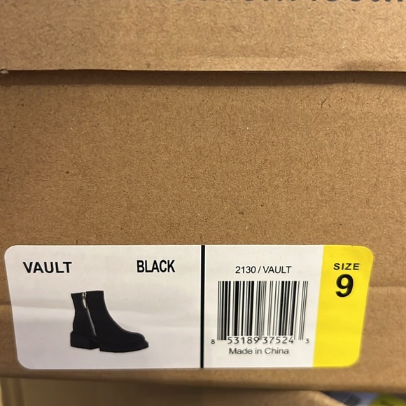 SEVEN7 Women's Vault Chink Black Boots with Zippers - Picture 8 of 9